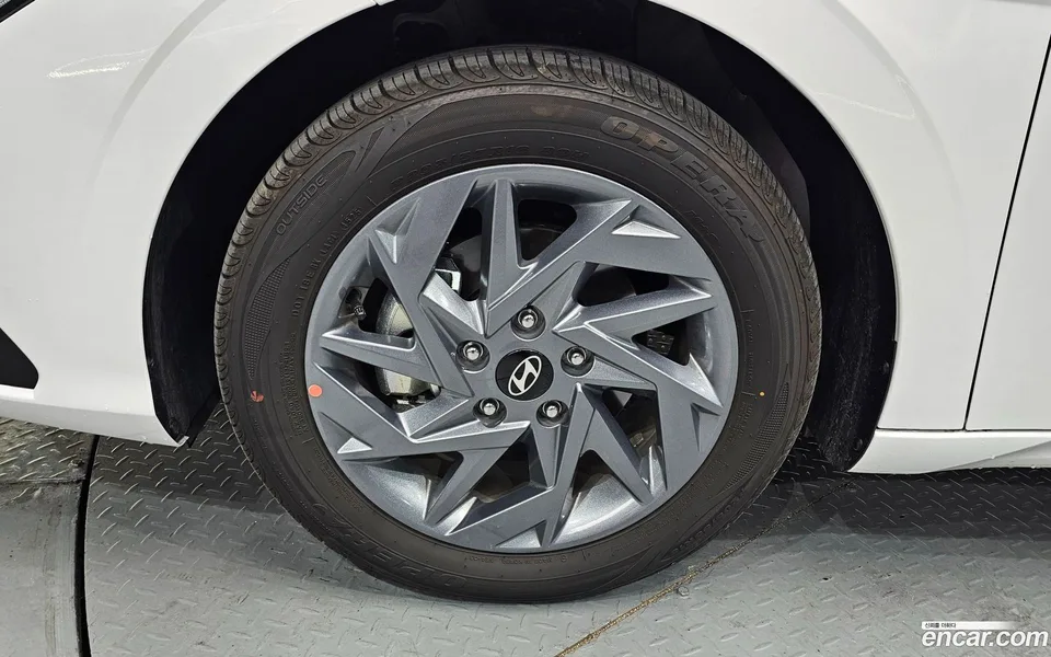 Hyundai Avante CN7 1.6 2025 — миниатюра 2