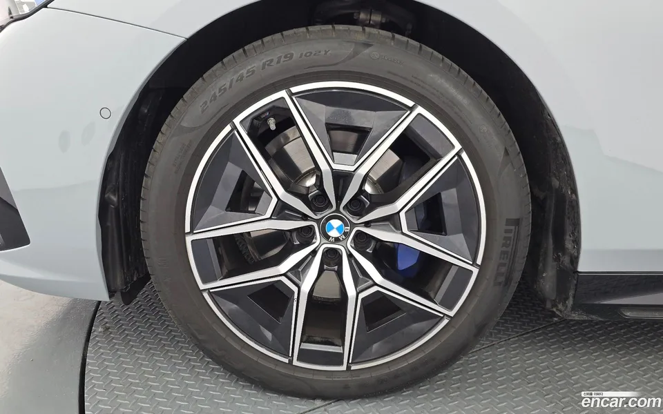 BMW 5 Series 520i M 2025 — миниатюра 2