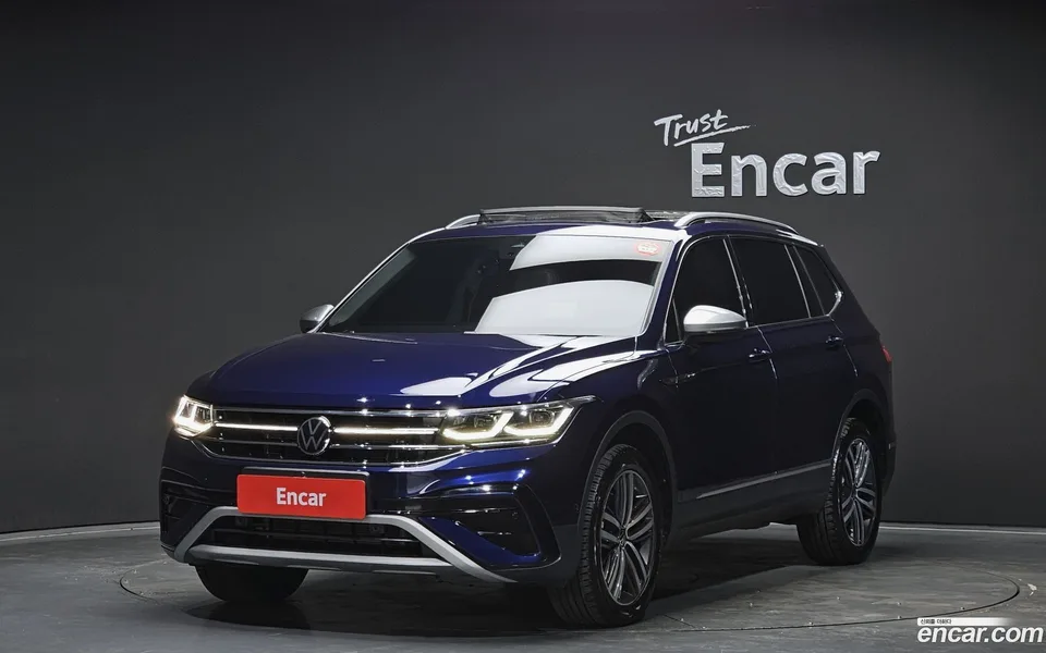 Volkswagen Tiguan Allspace 2.0 TSI 2022 — фото 1, купить с доставкой в Москву