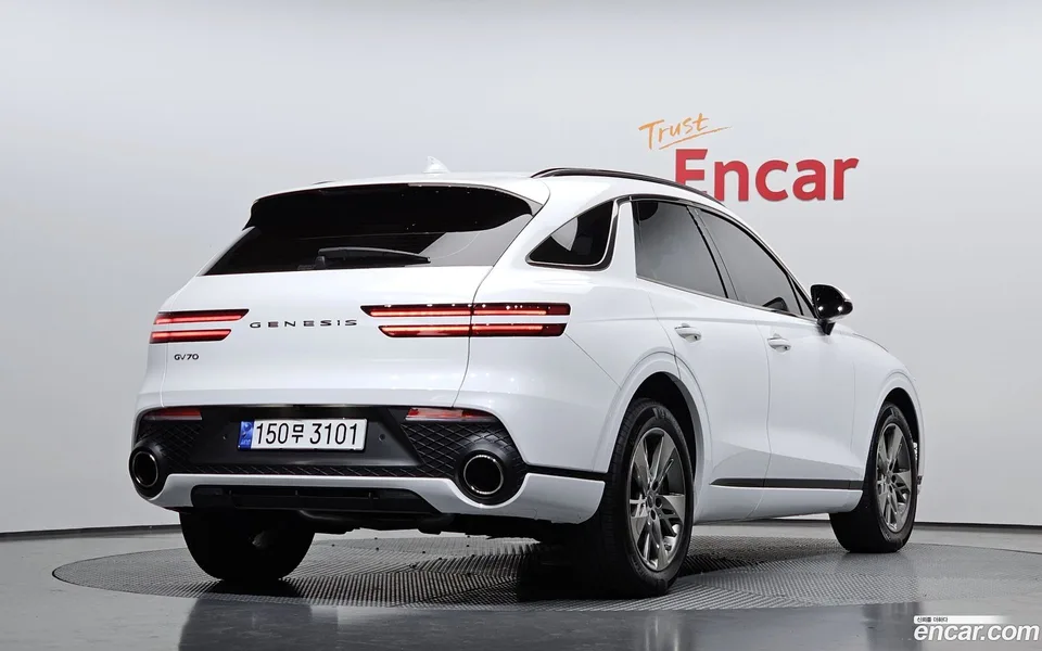 Genesis GV70 2.5T 2WD 2023 — миниатюра 2
