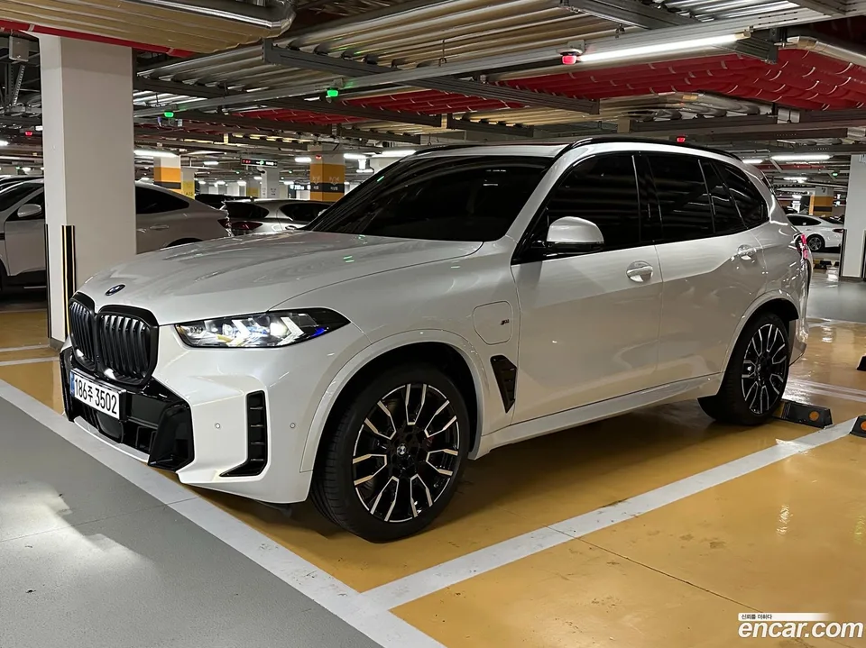 BMW X5 xDrive 50e M 2025 — миниатюра 3