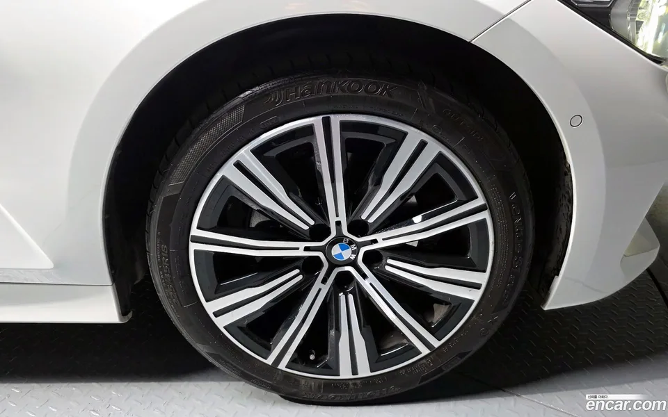 BMW 3 Series 320i 2025 — миниатюра 2