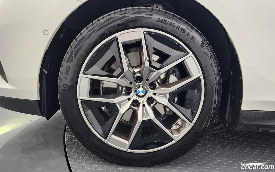 BMW 5 Series 530i xDrive 2024 — миниатюра 2