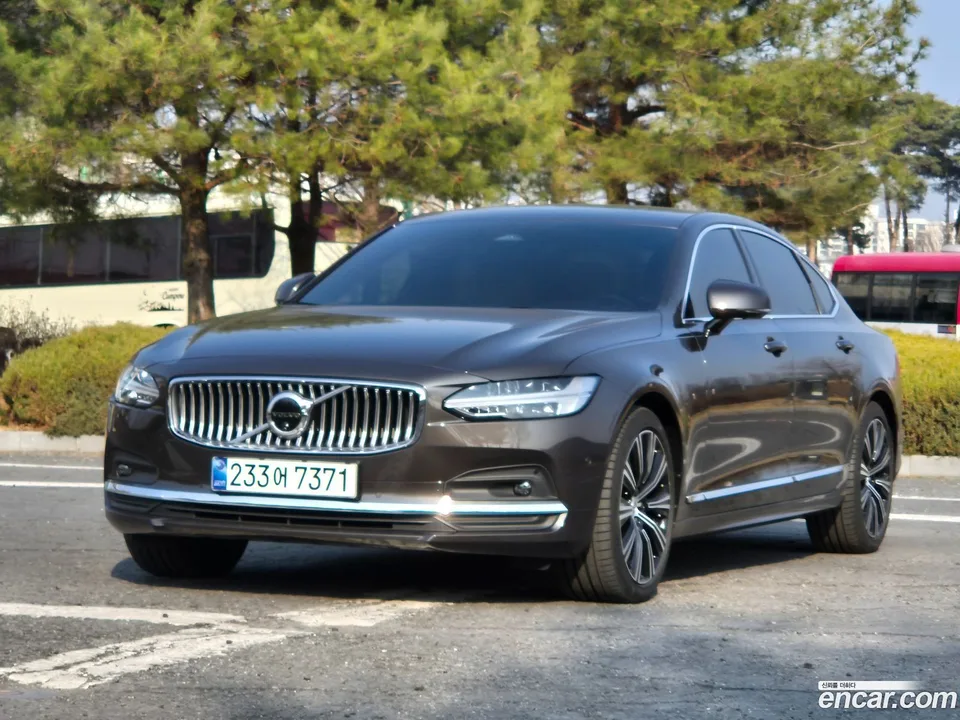 Volvo S90 B5 2024 — фото 1, купить с доставкой в Москву