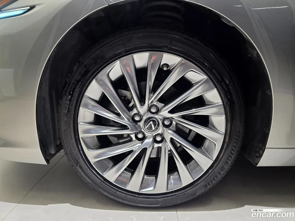 Lexus ES 300h 2024 — миниатюра 2