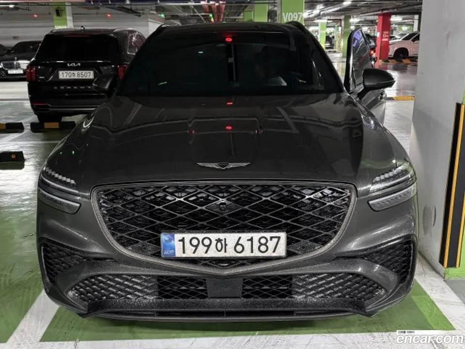 Genesis GV70 2.5T 2WD 2024 — фото 1, купить с доставкой в Москву