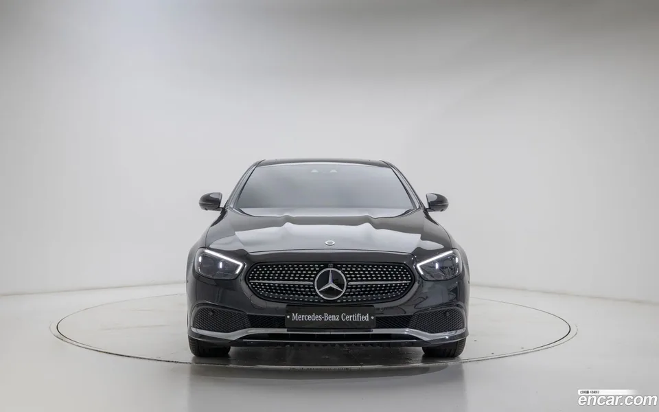 Mercedes-Benz E-Class E350 4MATIC 2022 — миниатюра 3