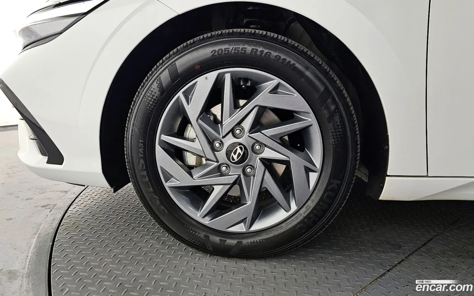 Hyundai Avante CN7 1.6 2024 — миниатюра 2