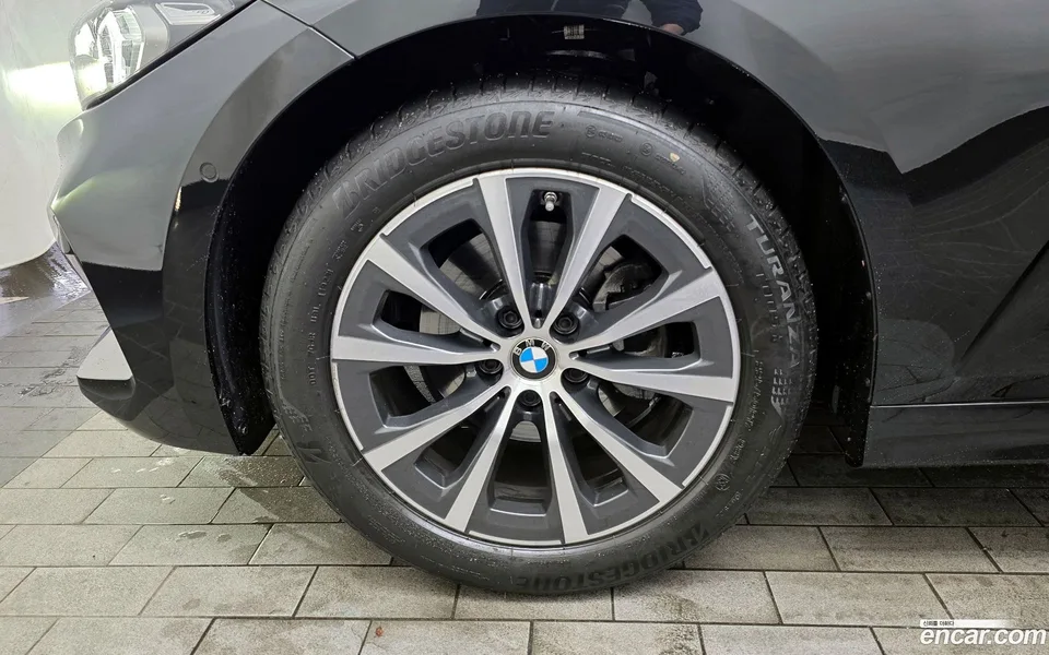 BMW 3 Series 320i 2023 — миниатюра 2