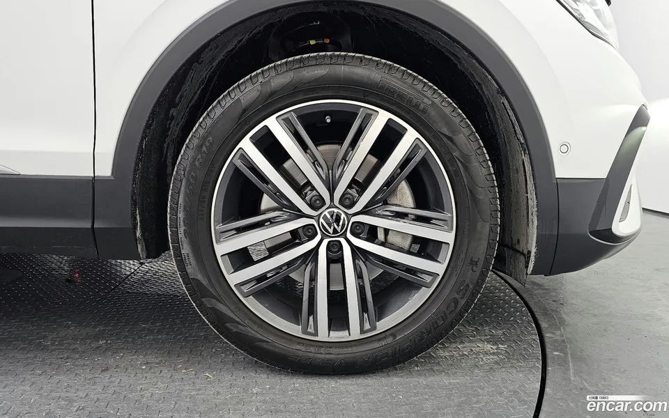 Volkswagen Tiguan Allspace 2.0 TSI 2024 — миниатюра 2