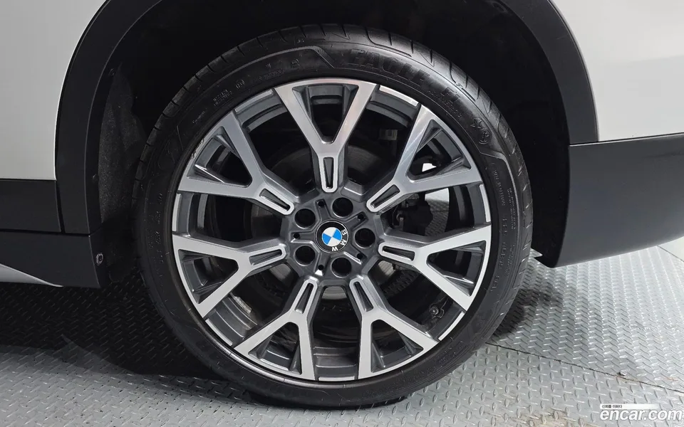 BMW X1 xDrive 20i xLine 2022 — миниатюра 2