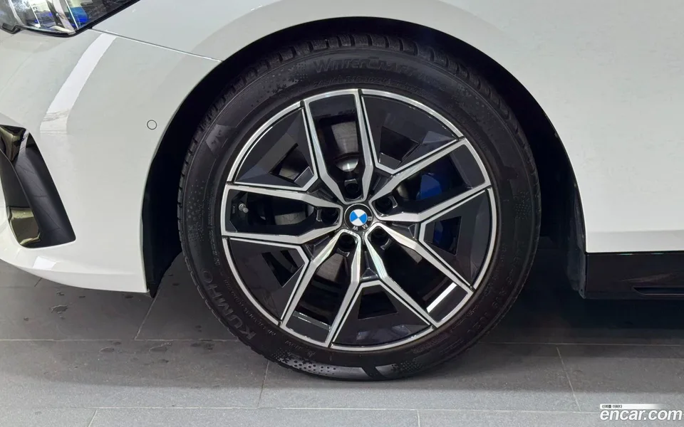 BMW 5 Series 520i M 2024 — миниатюра 5