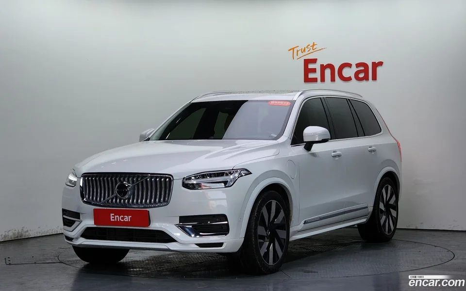 Volvo XC90 T8 2024 — фото 1, купить с доставкой в Москву