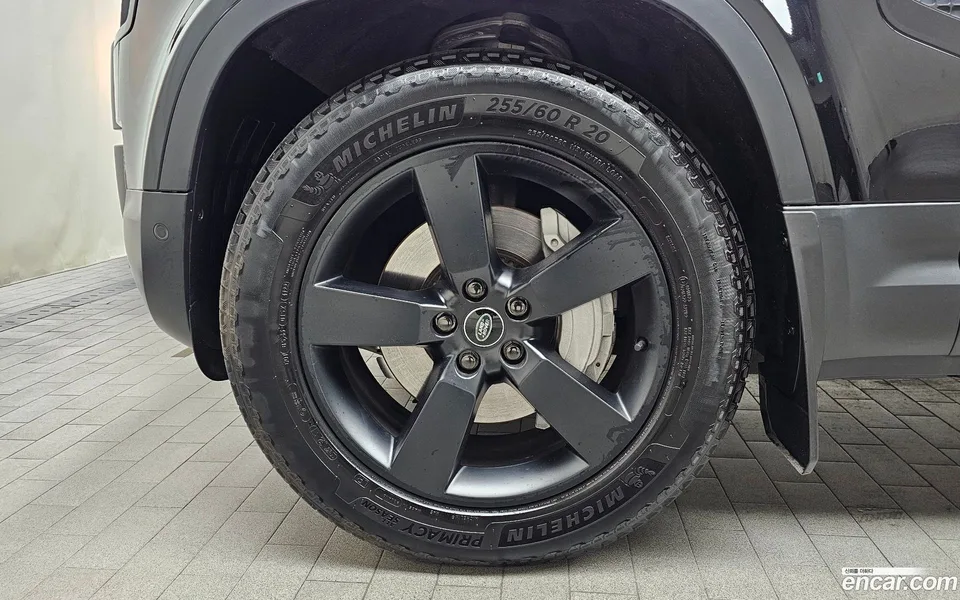 Land Rover Defender 110 D300 HSE 2022 — миниатюра 2