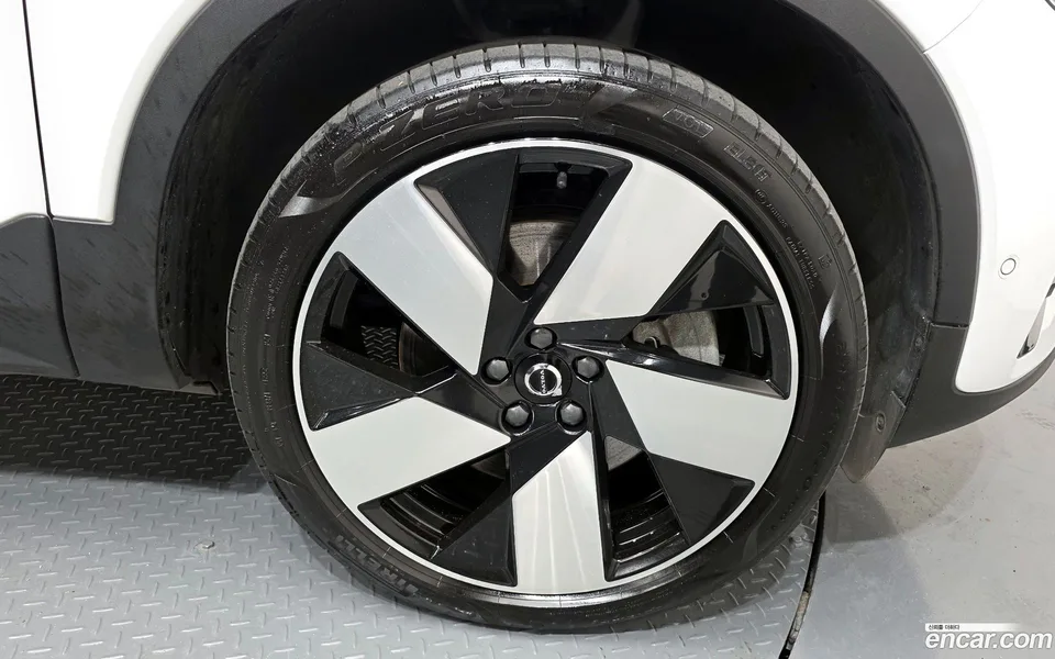 Volvo XC40 Recharge 2022 — миниатюра 5