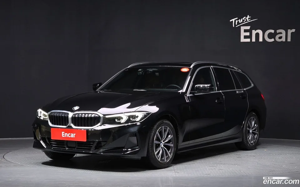 BMW 3 Series 320i 2023 — фото 1, купить с доставкой в Москву