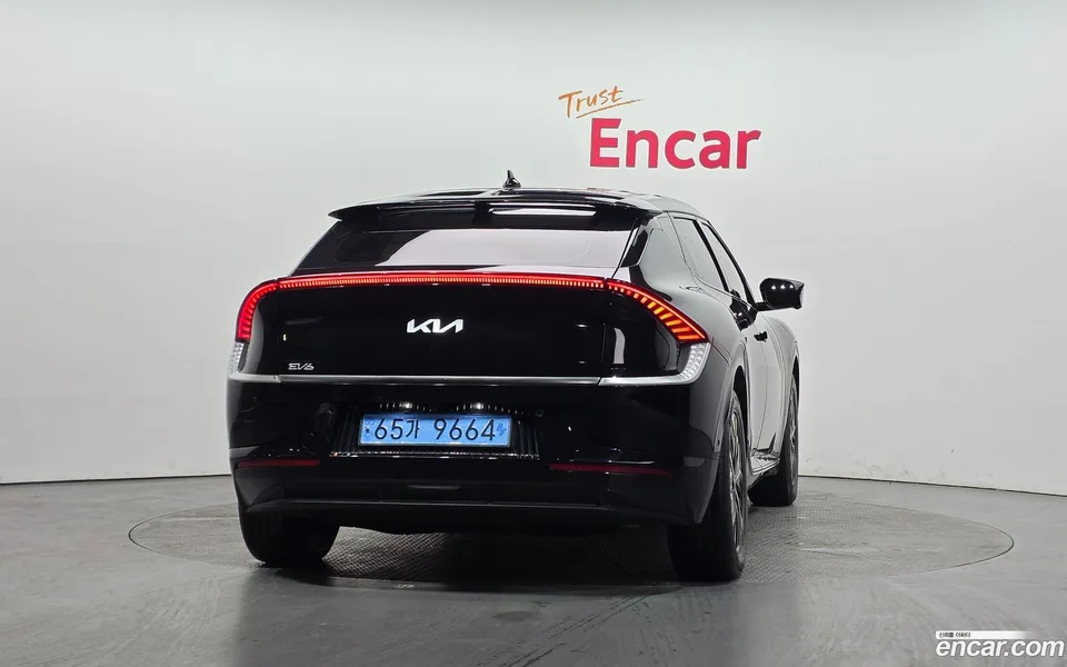 Kia EV6 2023 — миниатюра 4
