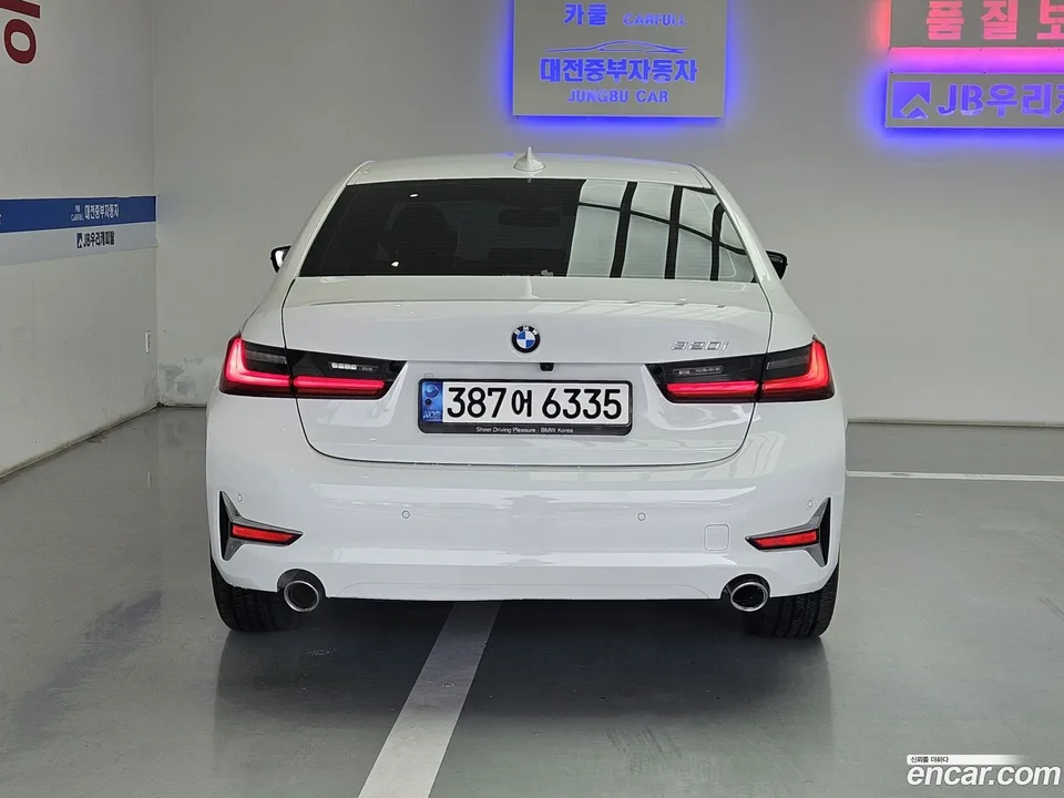 BMW 3 Series 320i 2022 — миниатюра 2