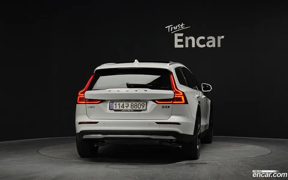 Volvo V60 Cross Country B5 AWD 2024 — миниатюра 4