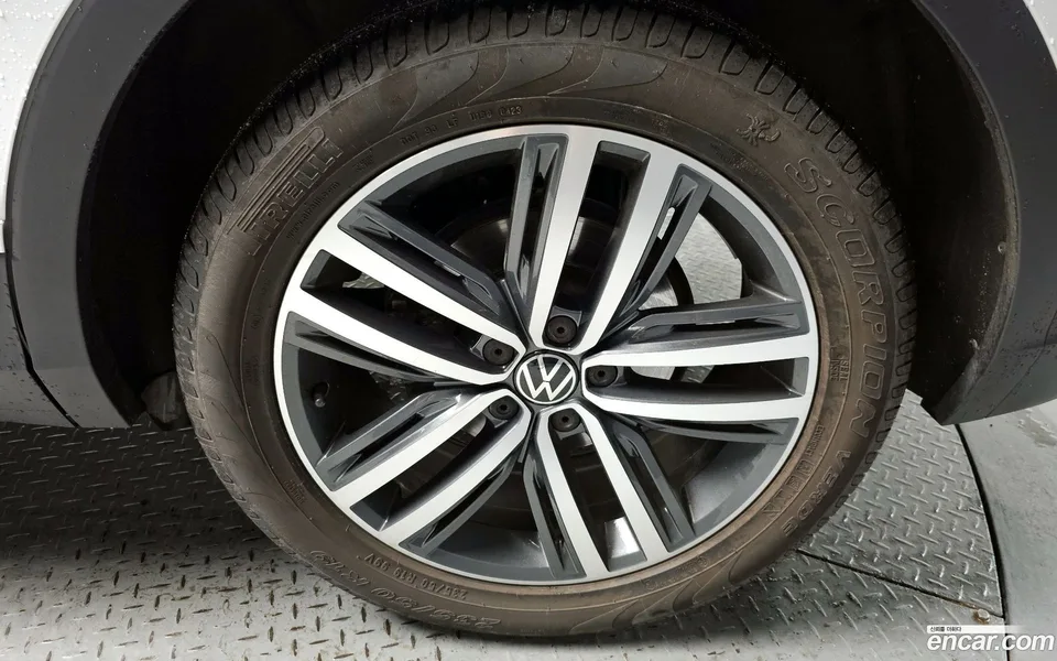 Volkswagen Tiguan 2.0 TDI 2023 — миниатюра 2