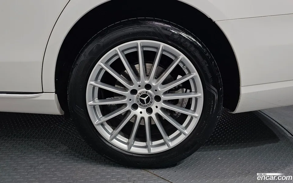 Mercedes-Benz E-Class E250 2023 — миниатюра 5