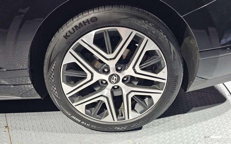 Hyundai Grandeur 2.5 2WD 2023 — миниатюра 2