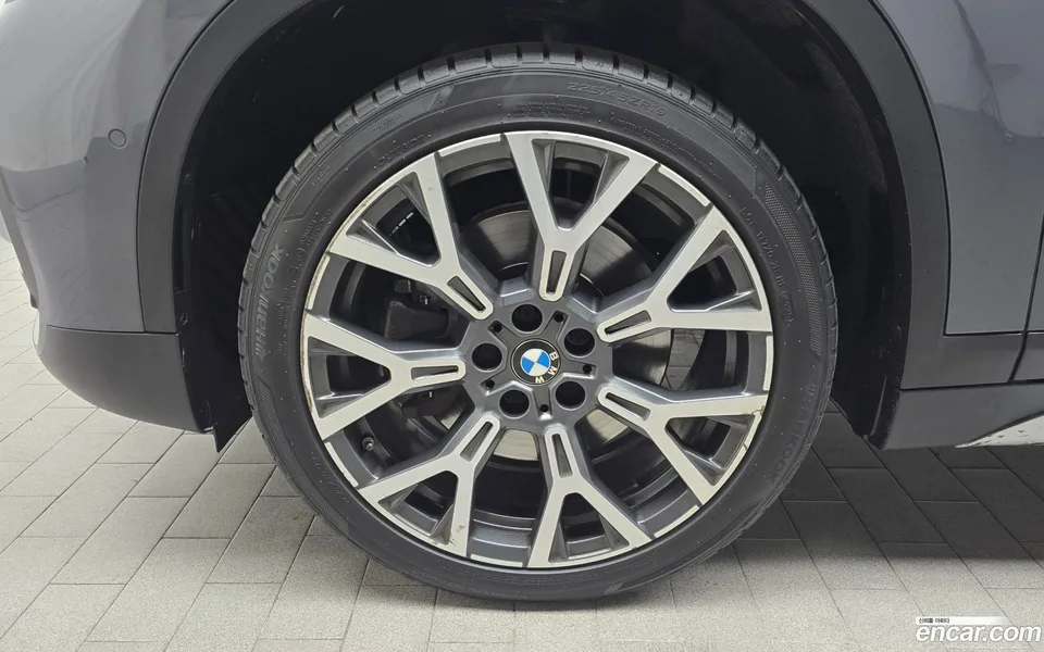 BMW X1 xDrive 20i xLine 2022 — миниатюра 2