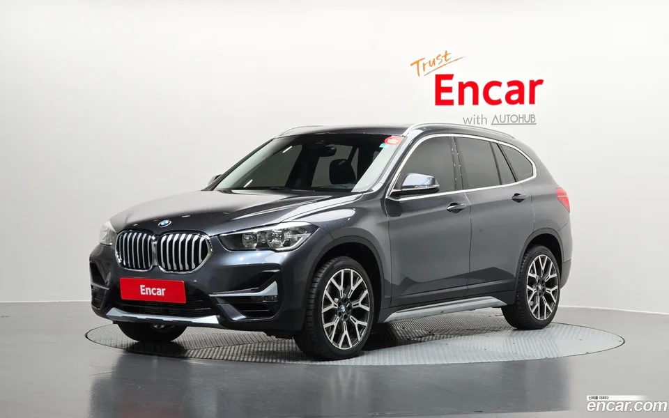 BMW X1 xDrive 20i xLine 2022 — фото 1, купить с доставкой в Москву