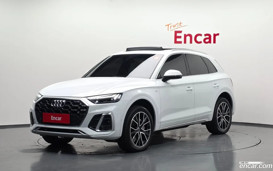 Audi Q5 45 TFSI 2024 — фото 1, купить с доставкой в Москву