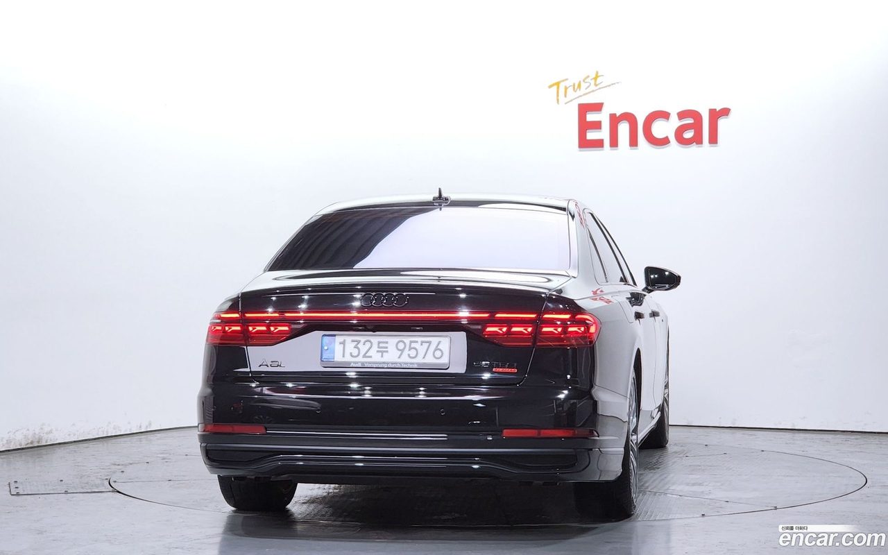 Audi A8 2022 — 4