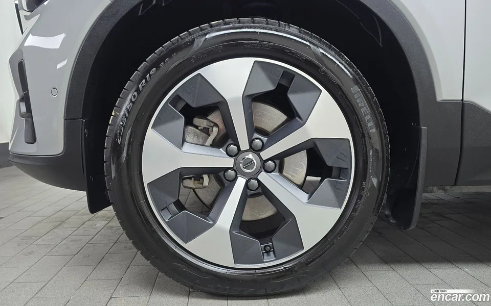 Volvo XC40 B4 2024 — миниатюра 5