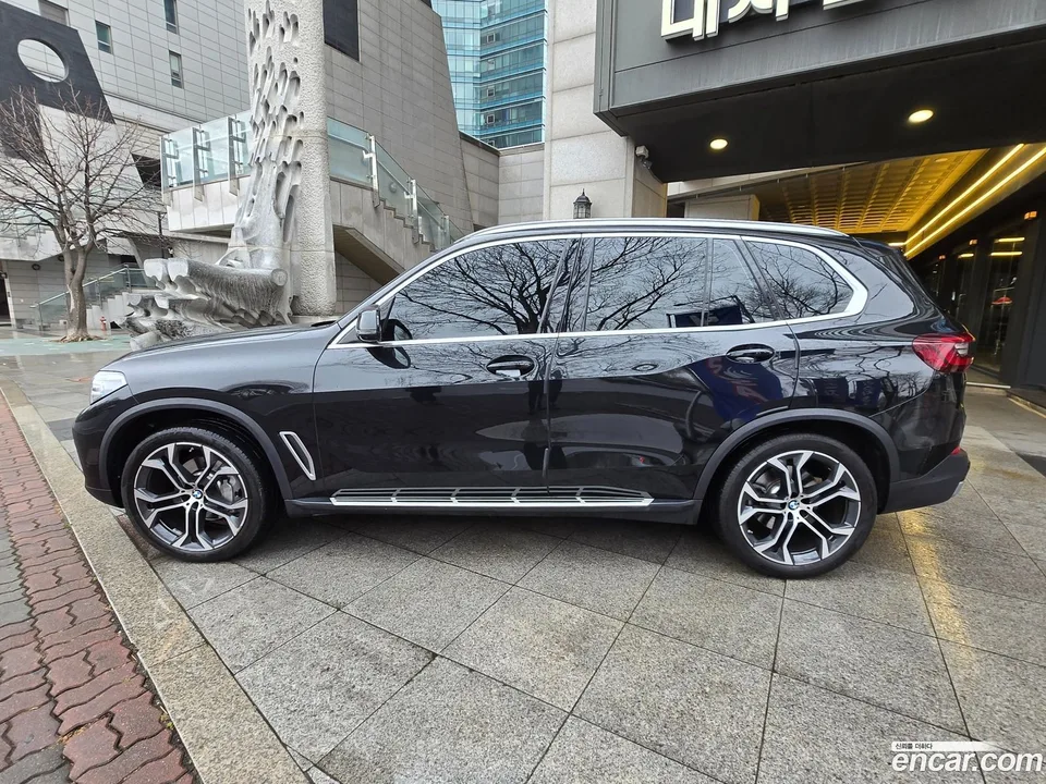 BMW X5 xDrive 40i xLine 2023 — миниатюра 2