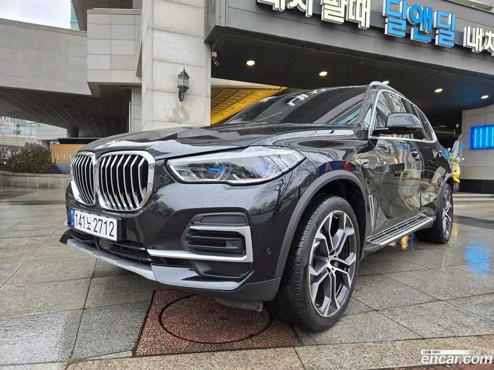 BMW X5 xDrive 40i xLine 2023 — фото 1, купить с доставкой в Москву