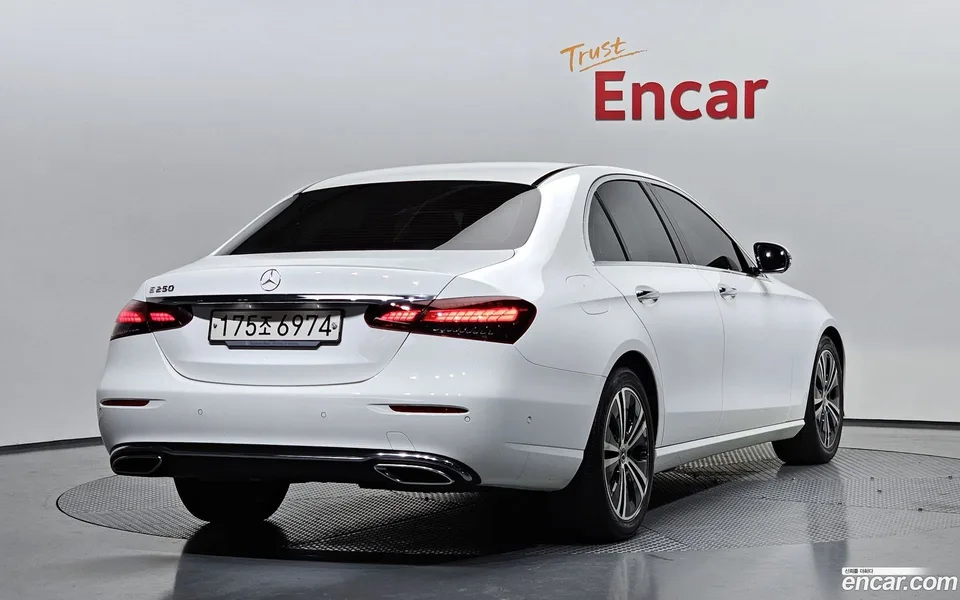 Mercedes-Benz E-Class E250 2022 — миниатюра 2