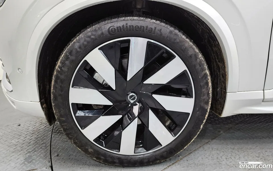 Volvo XC90 T8 2024 — миниатюра 2