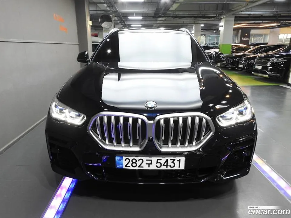 BMW X6 xDrive40i M 2022 — фото 1, купить с доставкой в Москву