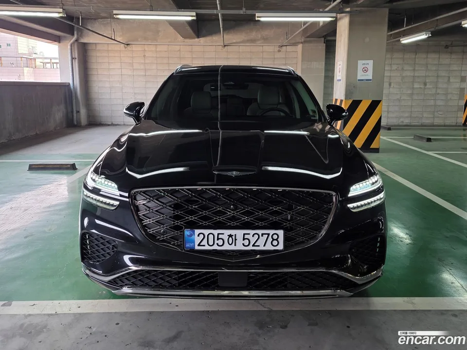 Genesis GV70 2.5T 2WD 2025 — фото 1, купить с доставкой в Москву