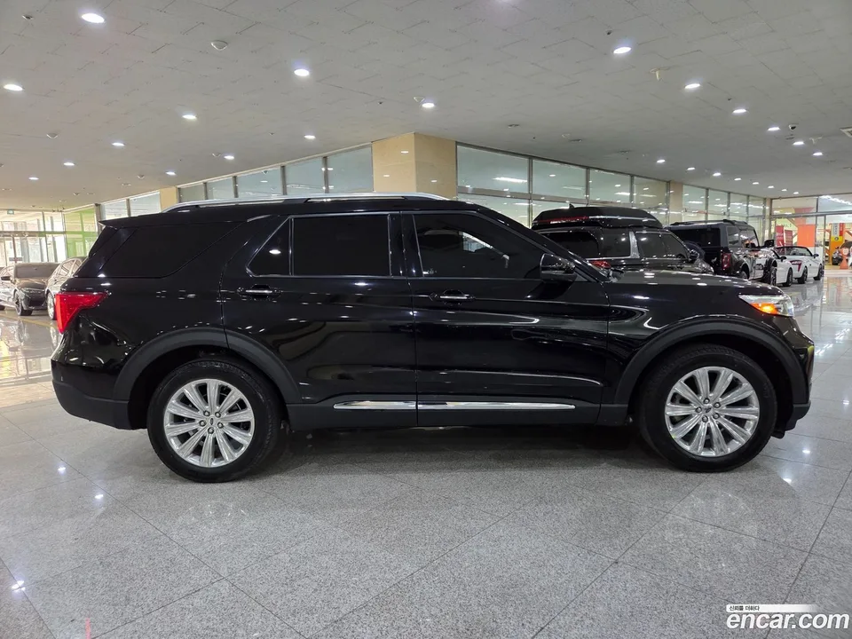 Ford Explorer 2.3 4WD 2022 — миниатюра 2