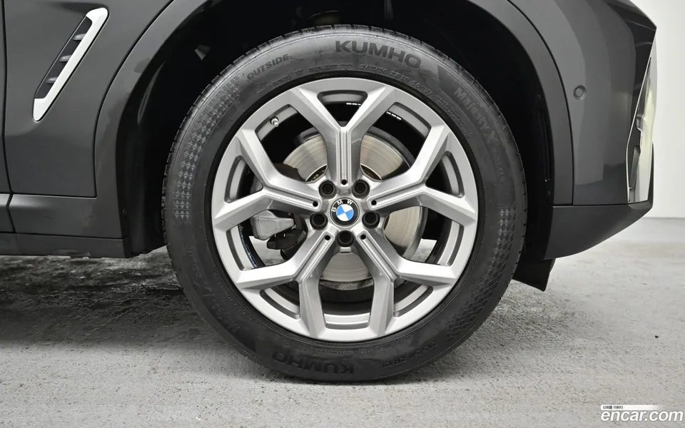 BMW X4 xDrive20i xLine 2023 — миниатюра 5