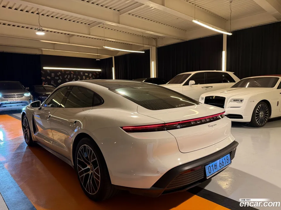 Porsche Taycan 2023 — миниатюра 3