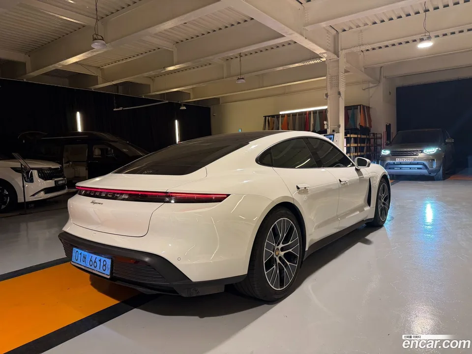 Porsche Taycan 2023 — миниатюра 4