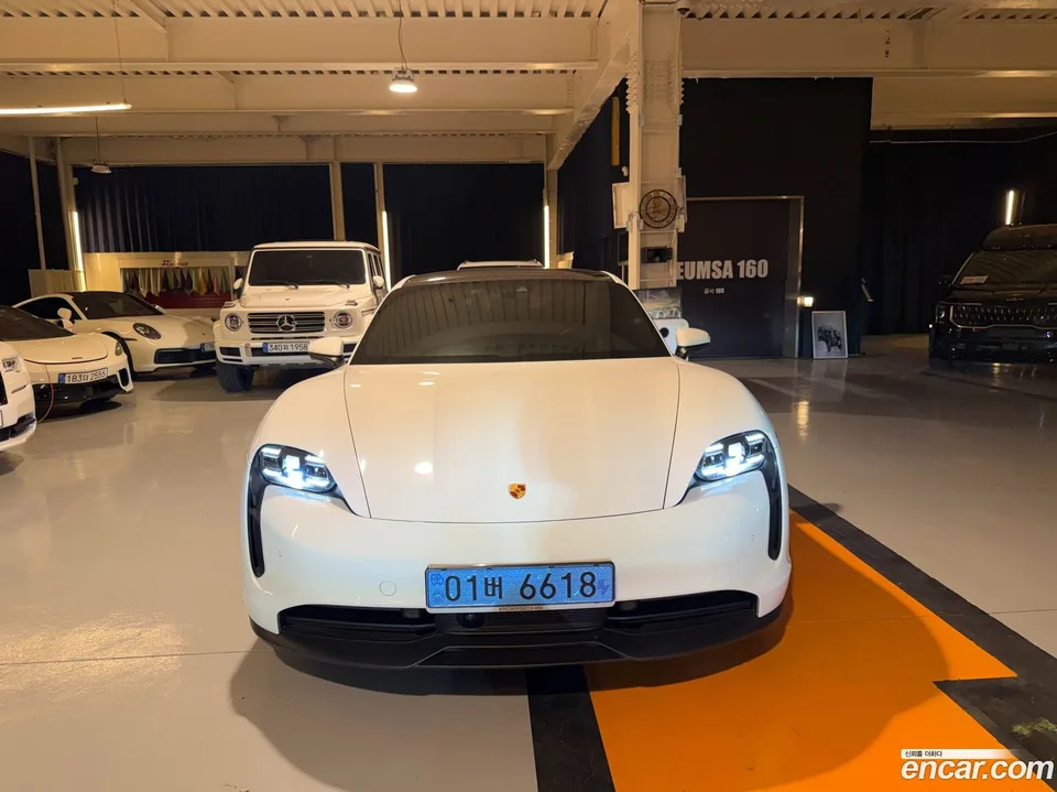 Porsche Taycan 2023 — миниатюра 5