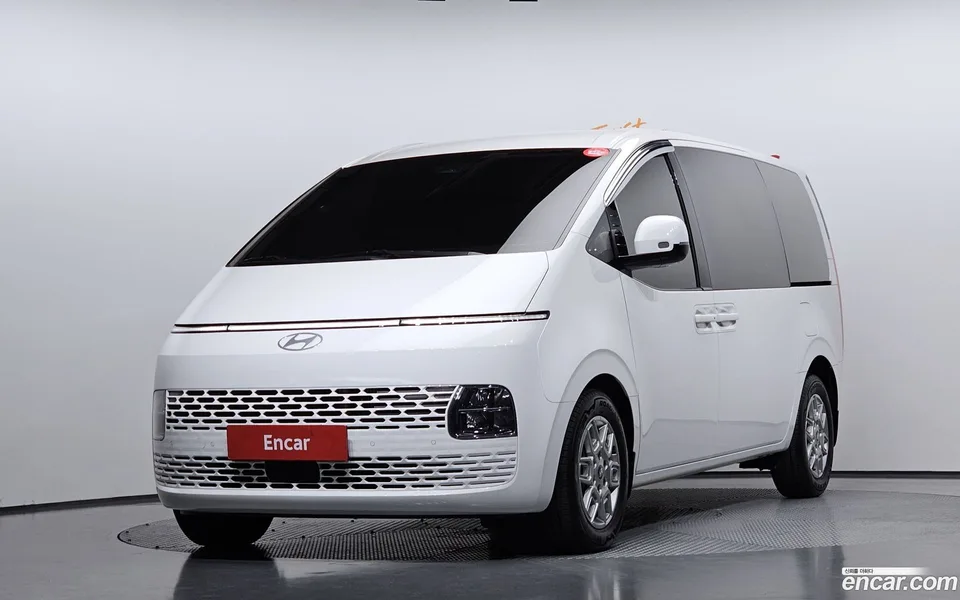 Hyundai Staria 3 2025 — фото 1, купить с доставкой в Москву