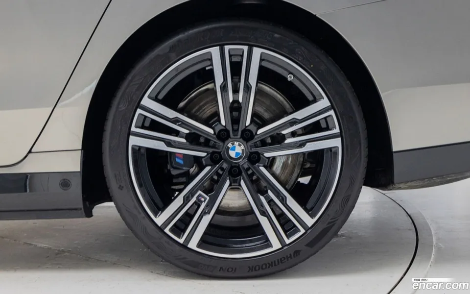 BMW i7 xDrive 60 M 2025 — миниатюра 2