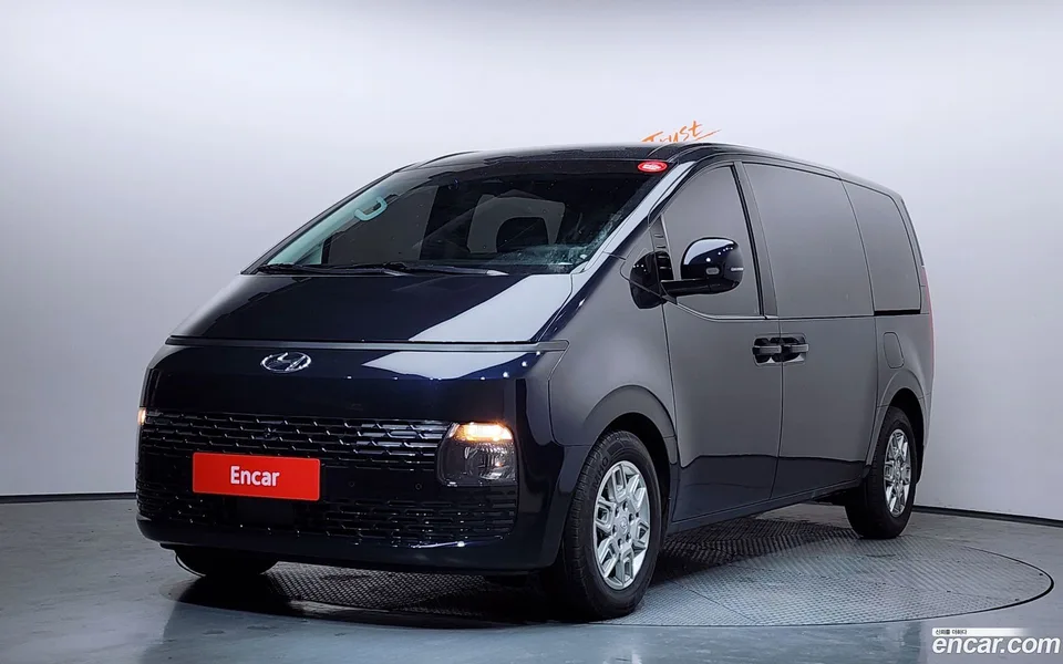 Hyundai Staria 5 2023 — photo 1, buy with delivery to Moscow