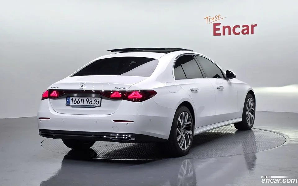Mercedes-Benz E-Class E220d 4MATIC 2025 — миниатюра 2