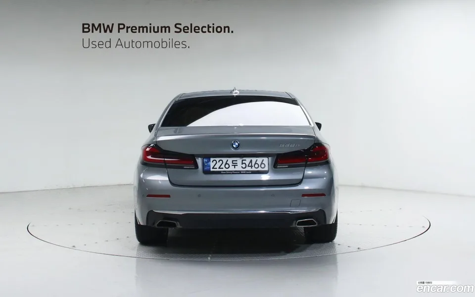 BMW 5 Series 530e 2023 — миниатюра 4