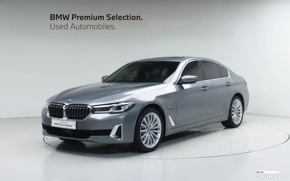 BMW 5 Series 530e 2023 — фото 1, купить с доставкой в Москву