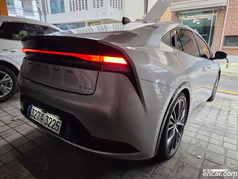 Toyota Prius 2.0 XLE AWD 2026 — миниатюра 2