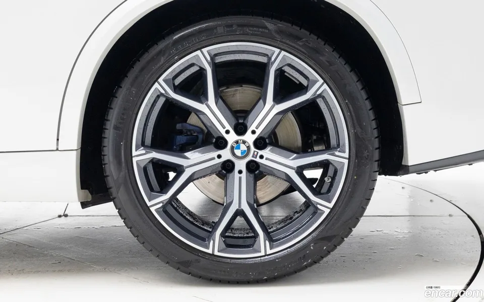 BMW X5 xDrive 40i M 2022 — миниатюра 2